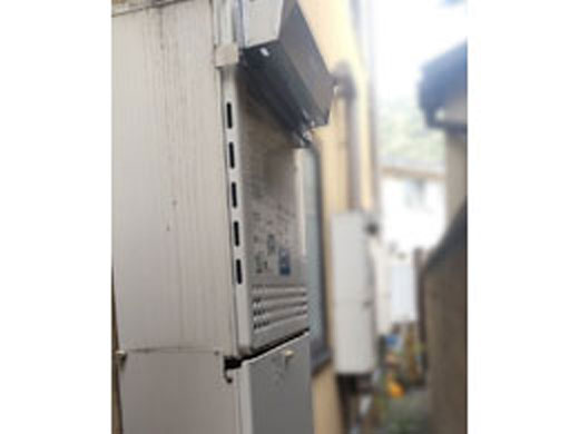 京都市西京区周辺 狭小地 給湯器交換 施工前