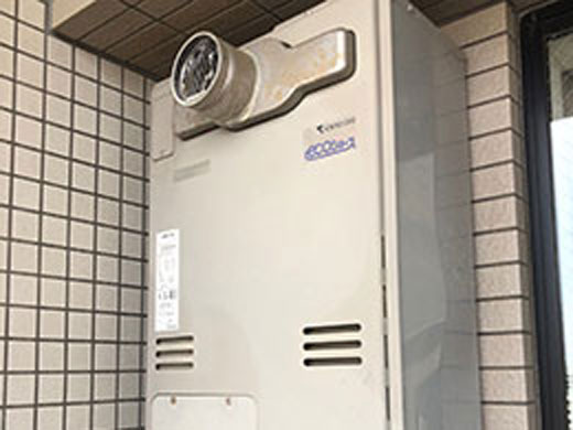 三鷹市 前方排気型給湯暖房機 施工前