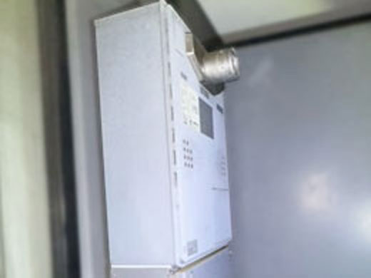 新宿区 給湯暖房機交換 施工前